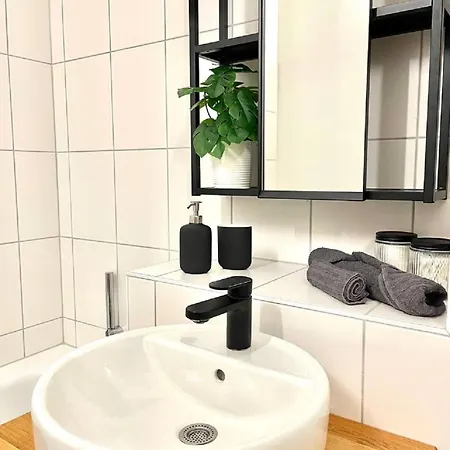 Geraeumiges In *